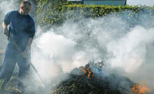 Gartenfeuer gefährden die Umwelt und die Gesundheit